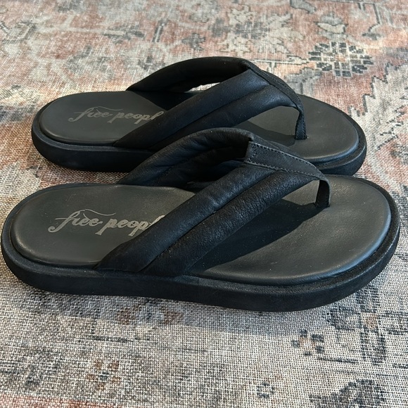 Free People Wonderland Chunky Padded Black Flip Flop Thong Sandals - Picture 5 of 7